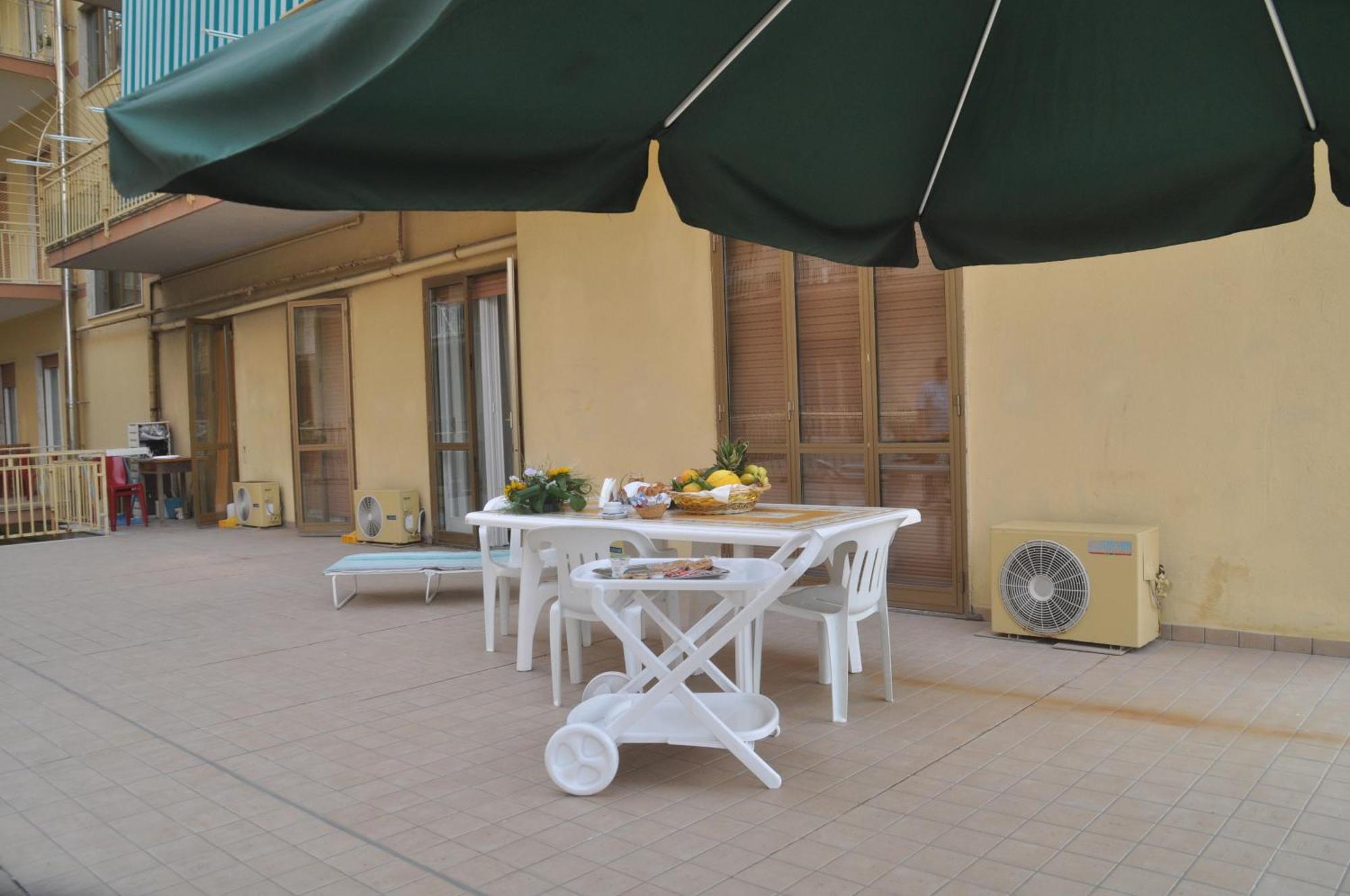 Albergo Fiorenza Salerno Exterior foto